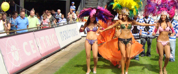 Show verhuren wat past bij een tropisch feest